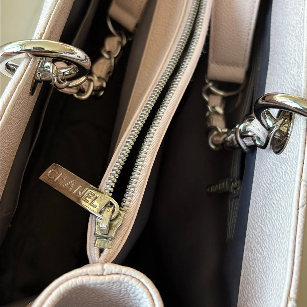 Chanel GST in light pink Caviar